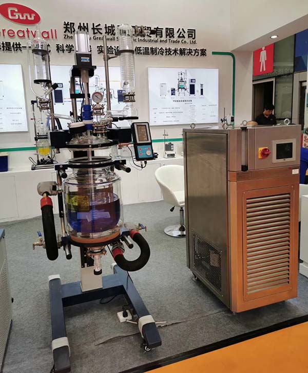 雙層玻璃反應釜比單層的保溫性好?